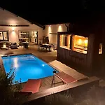 Maison De Avec Piscine Et Jardin A Σπίτι διακοπών